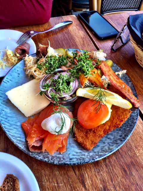 Dinner back in Nyhavn. Being a touristic area, the restaurants can be hit and miss. I quite enjoyed this plate from Nyhavn 77, however.